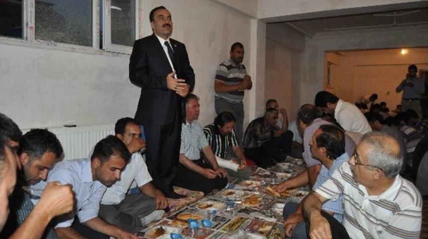 Ak Parti İftar Yemeği Vermeye Devam Ediyor