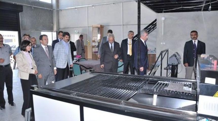 Vali Akdemir Osb&rsquo;yi Gezdi