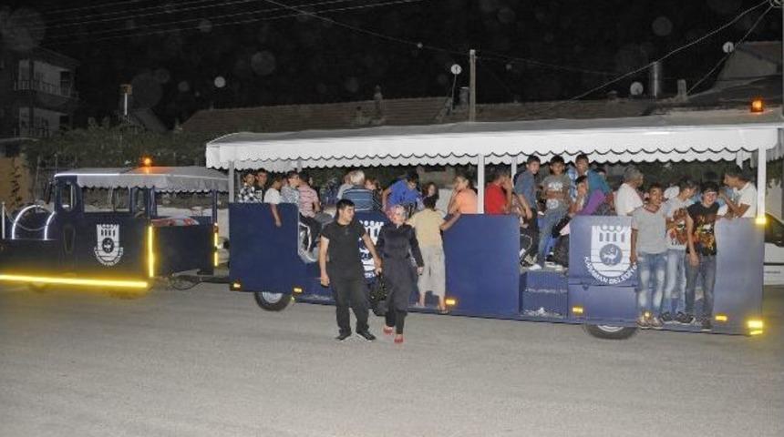 Karaman'da Trakt&ouml;r Tren Vatandaşları Gezdiriyor