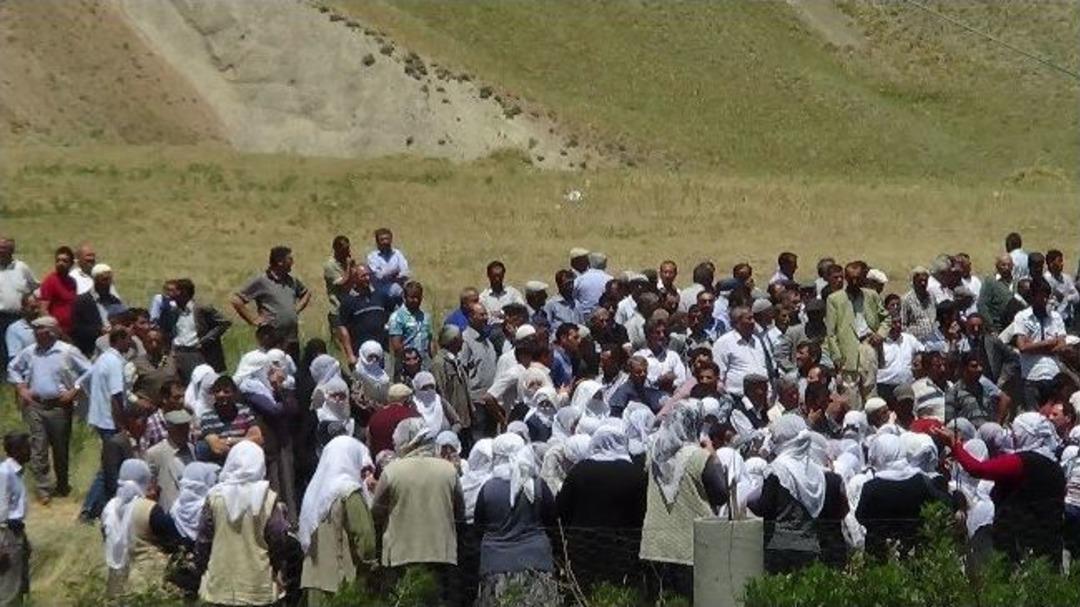 Arazi Kavgasında &Ouml;lenler Toprağa Verildi