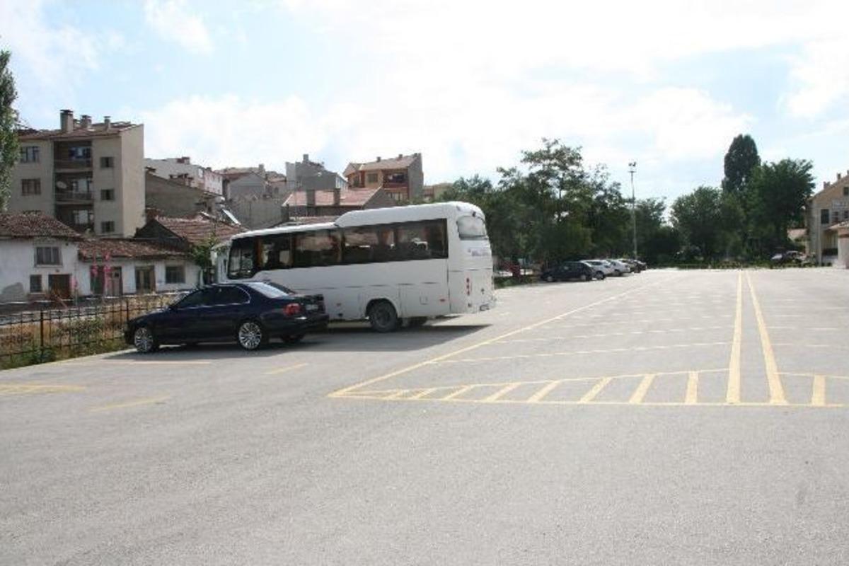 İstasyon Bah&ccedil;esi Otopark Oldu