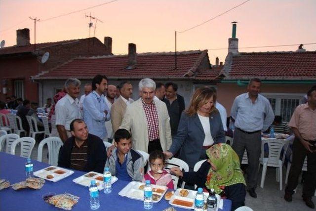 Ak Parti Erenköy Mahallesinde Vatandaşlarla İftarda Buluştu