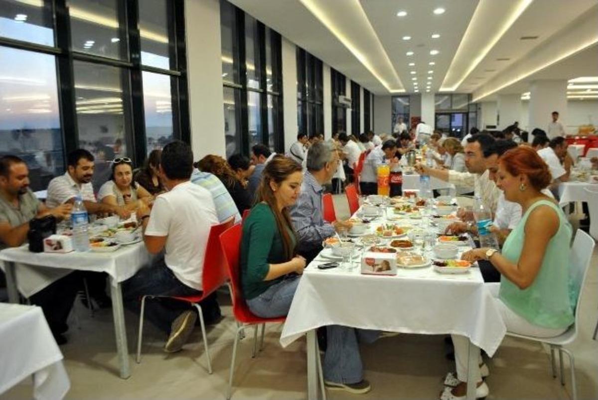 Hk&uuml; Rekt&ouml;r&uuml; Yılmaz, Eğitimcilerle İftarda Buluştu