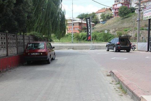 Yolu Kapanan Esnaftan İlginç Çözüm