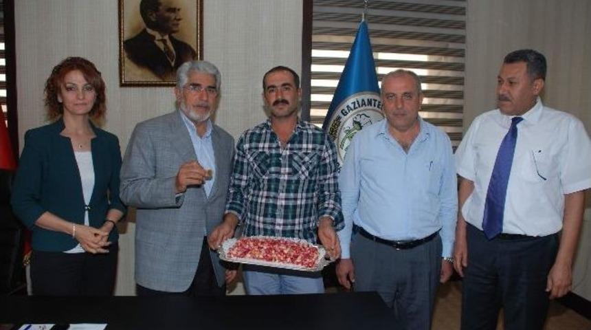 Sezonun İlk Antepfıstığı &Ouml;d&uuml;llendirildi