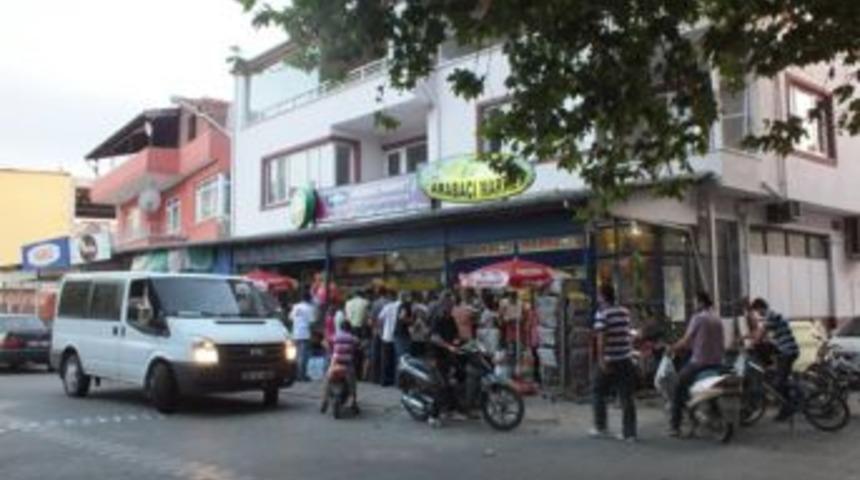 Fırında Değil Market &Ouml;n&uuml;nde Pide Kuyruğu