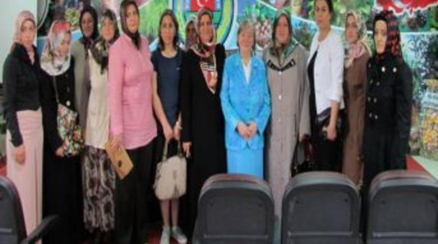 Milletvekili T&uuml;lay Bakır, Salıpazarı&rsquo;nda Kadınlarla Buluştu