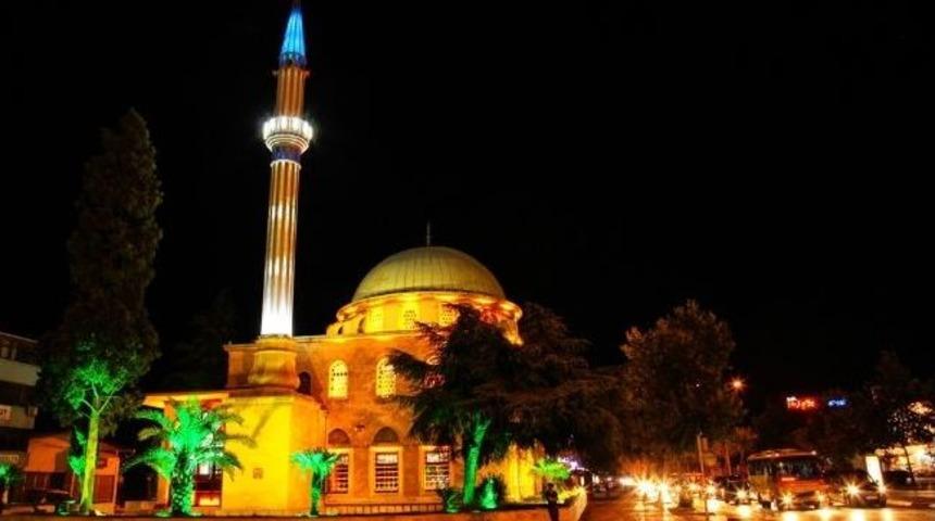 Yeni Camii&rsquo;nin Yenilenen Y&uuml;z&uuml; G&ouml;z Kamaştırıyor
