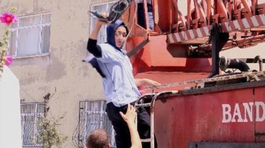 Bandırma'da Bayan İtfaiyeci İlgi &Ccedil;ekiyor