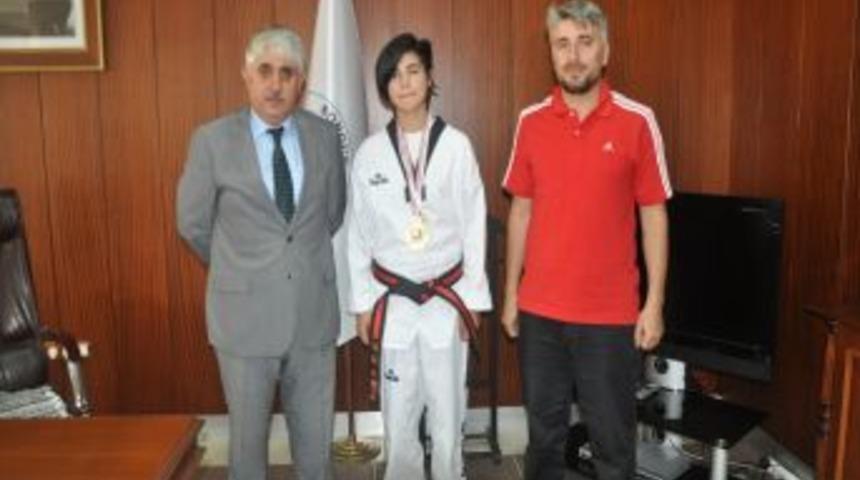 Zeynep Yeter Altan, Tekvando Yıldızlar T&uuml;rkiye Şampiyonu Oldu