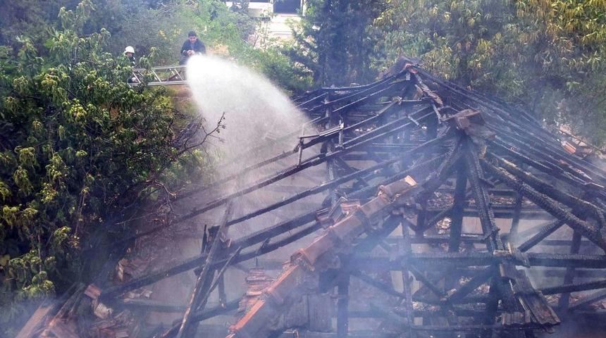 Eski Tekel Binasındaki Yangın Korkuttu