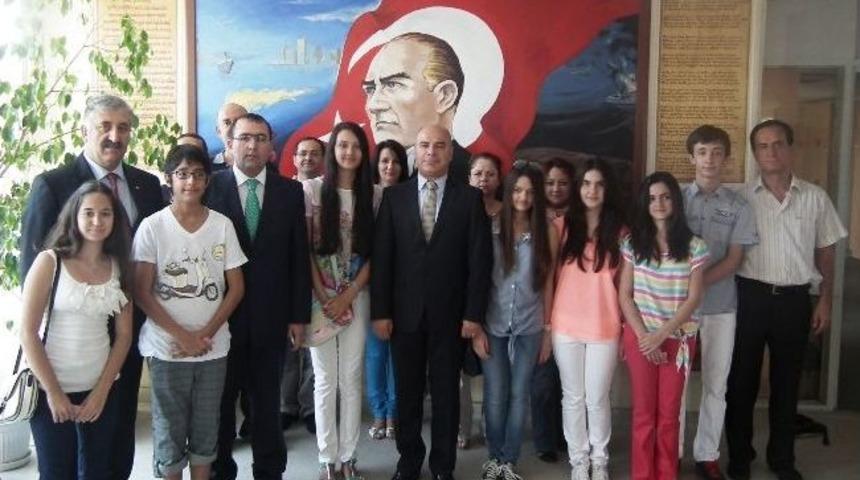 Başarılı &Ouml;ğrenciler Vali Duruer&rsquo;i Ziyaret Etti