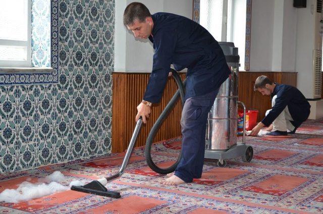 Erenler Ilçesindeki Camileri Belediye Ekipleri Temizledi 1