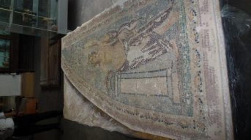 &Ccedil;alınan Antik Mozaik 13 Yıl Sonra Yerine D&ouml;nd&uuml;