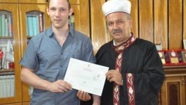 Sevdiği uğruna Müslüman oldu