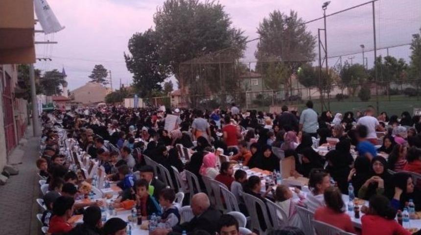 Ak Parti Muttalip&rsquo;e G&ouml;n&uuml;l Sofrası Kurdu