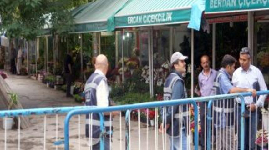 Başbakanlık &Ouml;n&uuml;ndeki &Ccedil;i&ccedil;ek&ccedil;iler 50 G&uuml;nd&uuml;r Gezi Mağduru