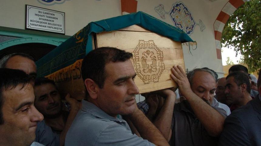 Hatip Dicle&rsquo;nin Annesi Toprağa Verildi