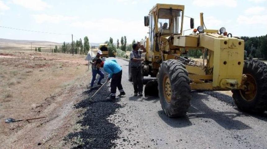 K&ouml;y Yollarında Asfalt Yama Ve Sathi Kaplama &Ccedil;alışmaları Yapıldı