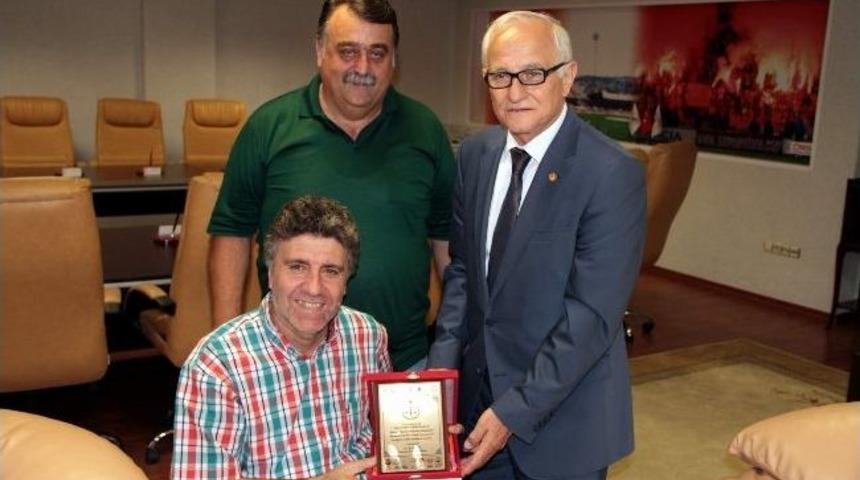 Baro&rsquo;dan Samsunspor&rsquo;a Plaket