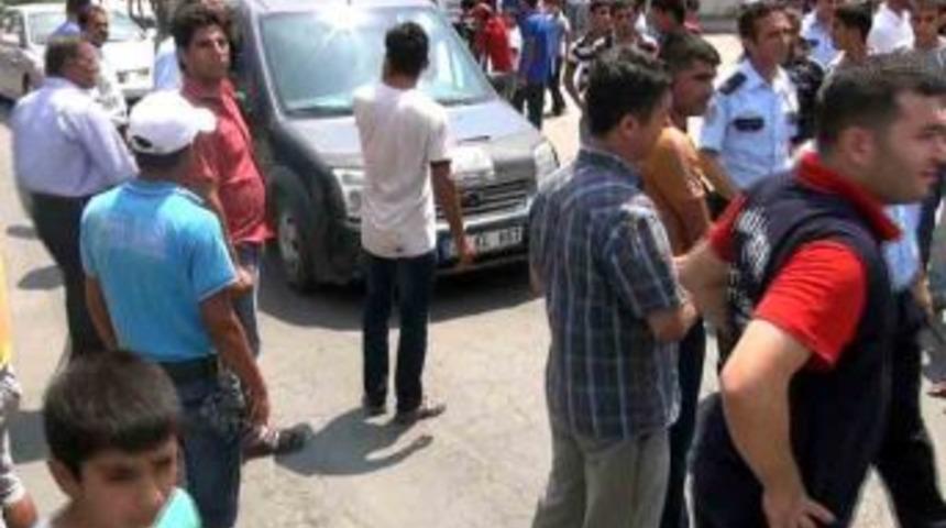 Tozdan Bıkan Vatandaşlar Yolu Trafiğe Kapattı