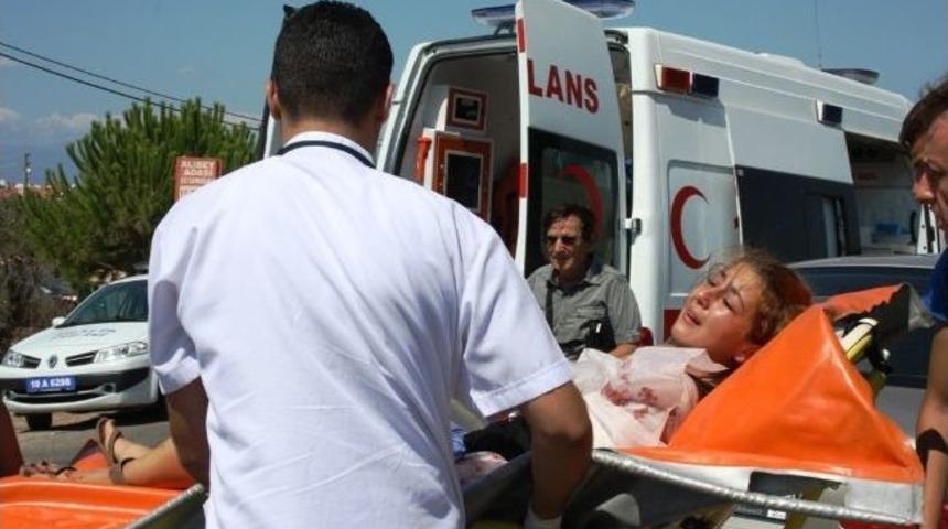 Motosikletle Otomobil &Ccedil;arpıştı: 1 Yaralı