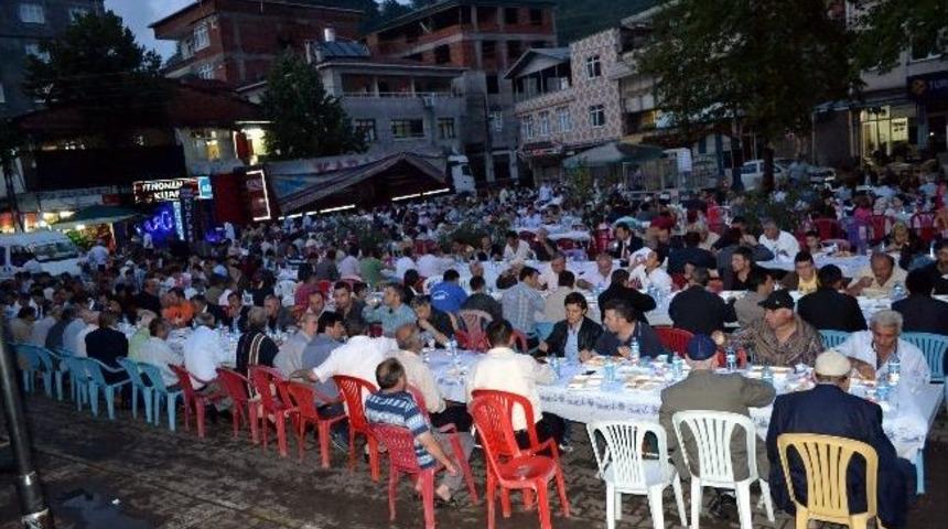 Ak Partililer Salıpazarı&rsquo;nda İftarda Buluştu