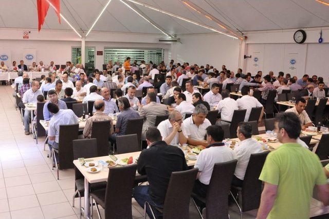 YESİAD, Iş Adamları Ve Kurum Amirlerini Iftarda Buluşturdu