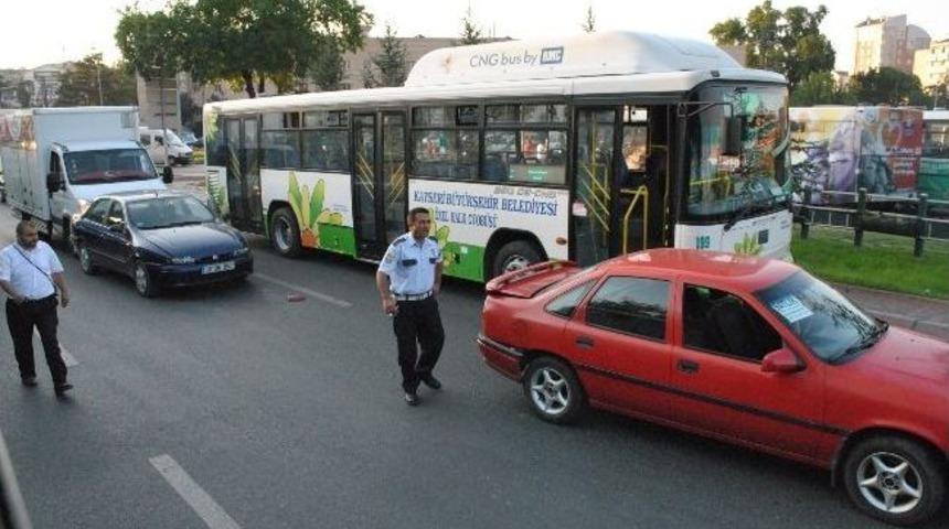 Cumhuriyet Meydanı&rsquo;nda Zincirleme Kaza