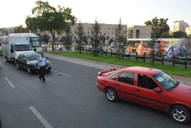 Cumhuriyet Meydanı&rsquo;nda Zincirleme Kaza 1