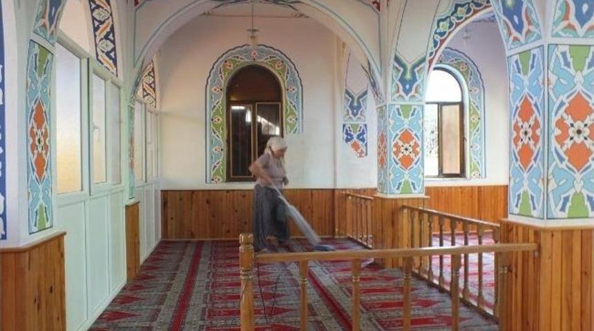 K&ouml;şk&rsquo;&uuml;n Camileri Pırıl Pırıl