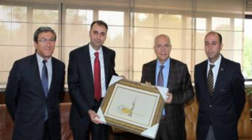 &Ccedil;orumlular, Başkan Yaşar&rsquo;ı Ziyaret Etti