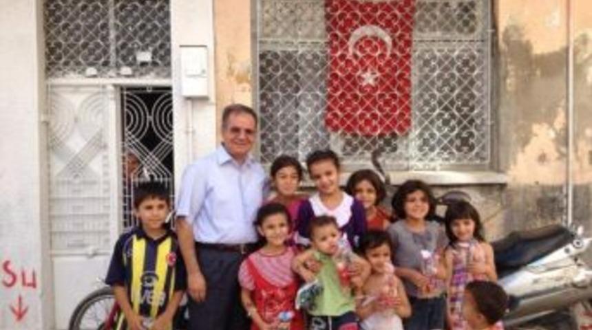 Vali Tapsız, &Ccedil;ocuklara Oyuncak Dağıttı