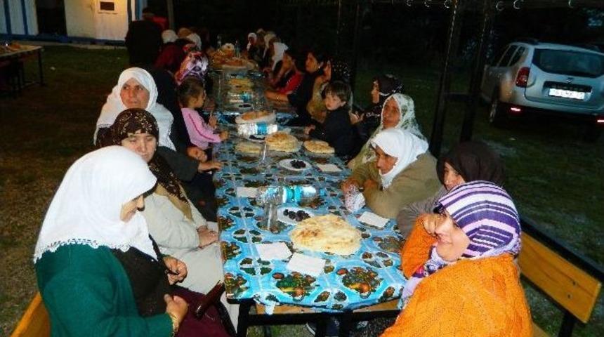 Gurbet&ccedil;ilerle Beraber İftar Da Kucaklaştılar