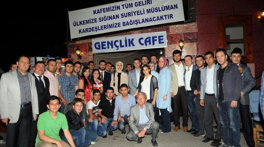 Başkan Akg&uuml;l, 2 Ayrı Yerde Iftar Yaptı
