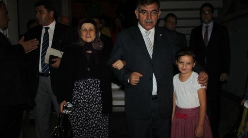 Vali Yılmaz, Gaziler Ve Koruyucu Ailelerle İftar Yemeğinde Bir Araya Geldi