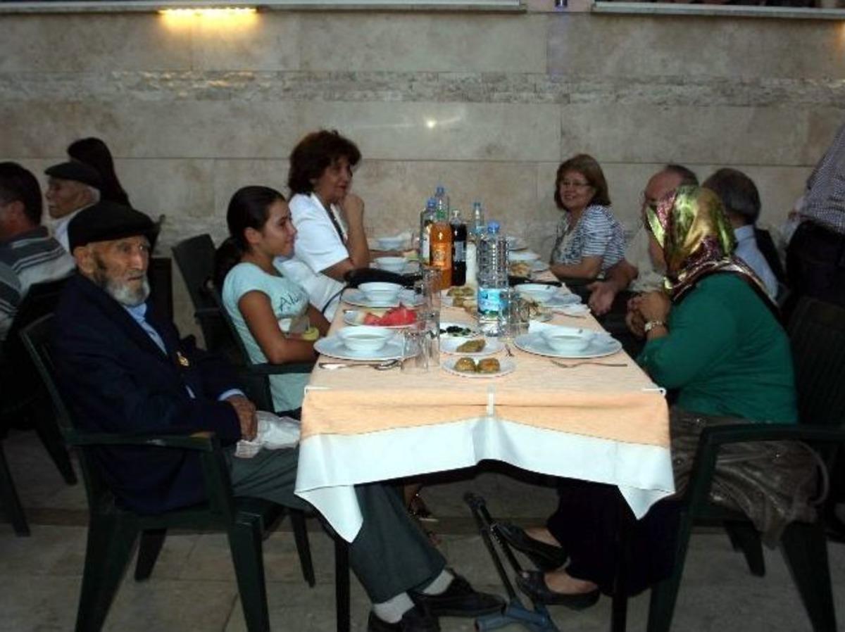 Vali Al, Şehit Ve Gazi Aileleriyle İftarda Buluştu