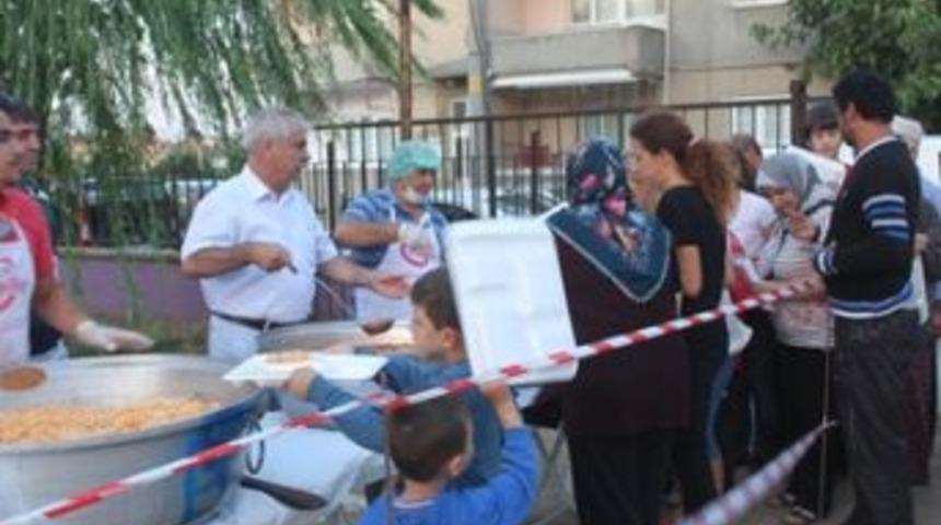Mustafa Kemal Mahallesi&rsquo;ndeki belediye iftarına b&uuml;y&uuml;k ilgi