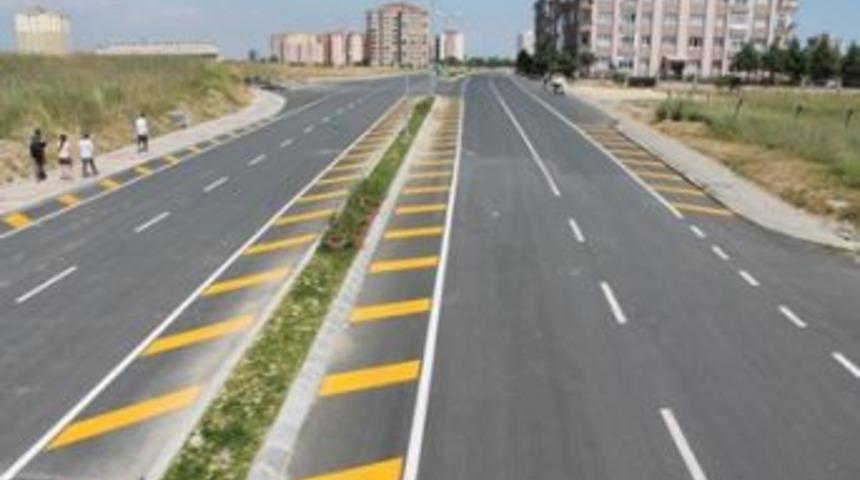 Asfalt kaplama ile yollar yenileniyor