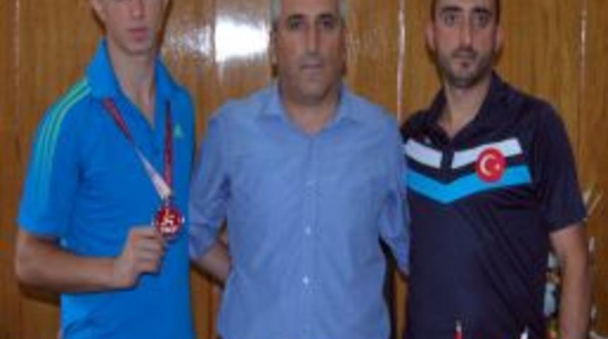 Milli Karateci Aykut Taylan, Altın Madalya Ile D&ouml;nd&uuml;