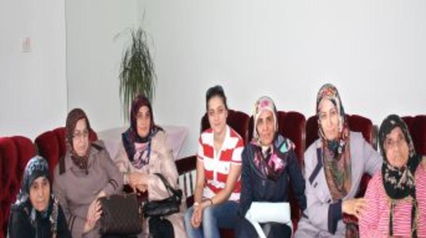 A&Ccedil;ELYA Derneği, Yaşlıları Sevindirdi