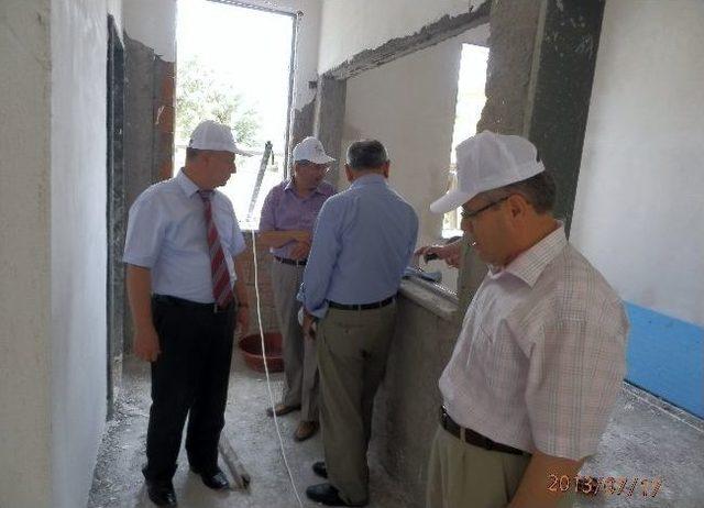 Gediz Kaymakamı &Ccedil;orumluoğlu Okul İnşaatlarını İnceledi 2