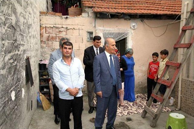 Vali Harput, Başbakanı Dinledi, İhtiya&ccedil; Sahiplerinin Kapısını &Ccedil;aldı 1