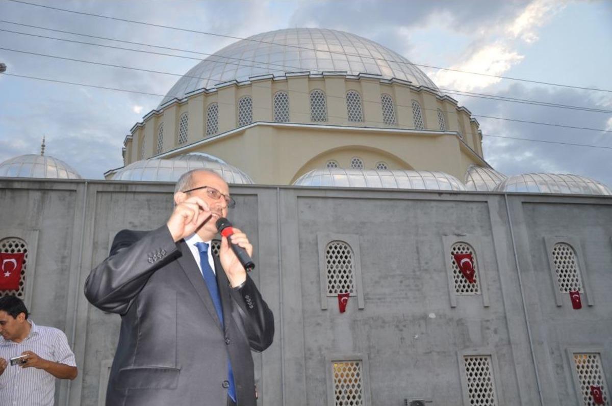 Kozan'da Yapılan 5 Bin Kişilik Hoca Ahmet Yesevi Camii Ibadete A&ccedil;ıldı