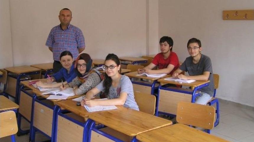 Bu &Ouml;ğrencilere Tatil Yok