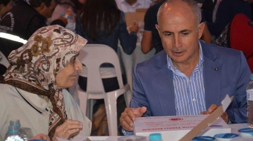 Başkan Hasan Akg&uuml;n, 3 Bin Kişiyle Aynı Sofrayı Paylaştı