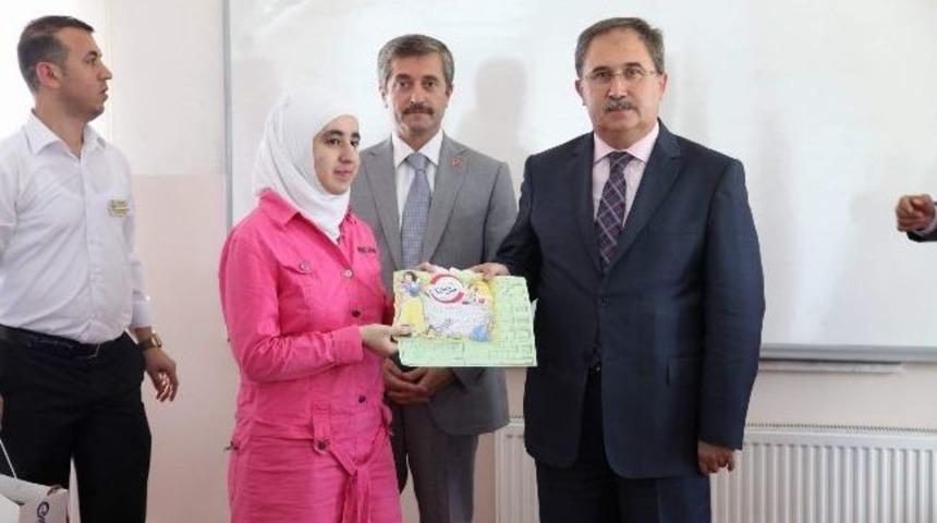 Şahinbey Belediyesi Tarafından Eğitim Verilen Suriyeli &Ouml;ğrenciler Karnelerini Aldı