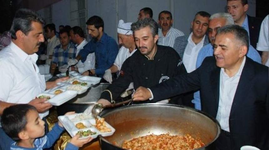 Melikgazi Belediyesinden Bin Kişilik İftar Sofrası