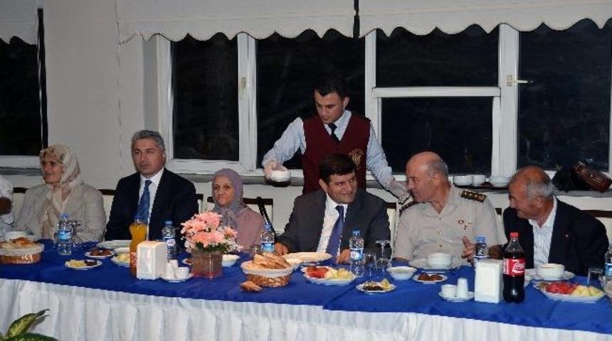 Vali Mayda Şehit Aileleri Ve Gazilere İftar Yemeği Verdi