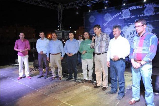 Kepez&rsquo;de &Ouml;mer Karaoğlu Konseri 2